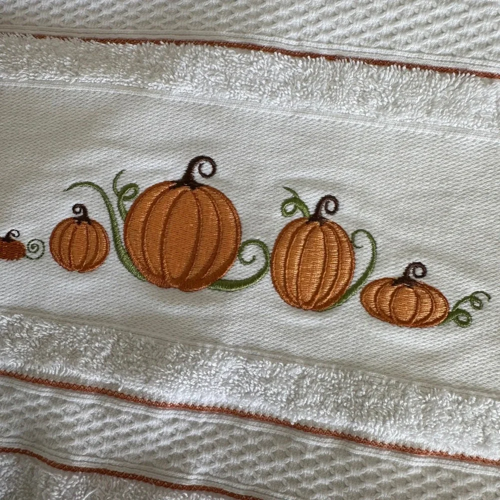Happy Fall Ya'll Embroidered Pumpkin Bath Towels Set of 2 White Cotton‎ 26X48